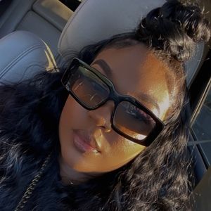 Meet your Posher, Sierra